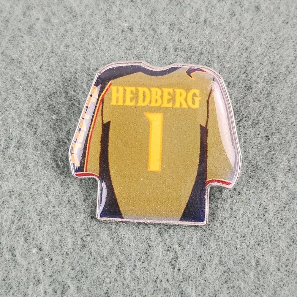 Vintage NHL Atlanta Thrashers Hockey‎ Pin Johan Hedberg # 1  Jersey Lapel Pin